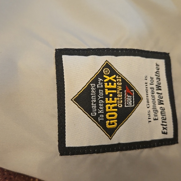 L.L. Bean Deep Pink Gortex Hooded Rain Coat - Picture 9 of 10